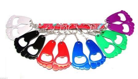 Set di 12 Portachiavi Apribottiglia "PIEDONE" colori vari. Sped.Corr.Esp.