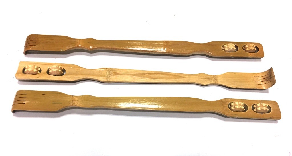 Set 3 pezzi di Gratta Schiena Massaggiatore in legno di Bambù 