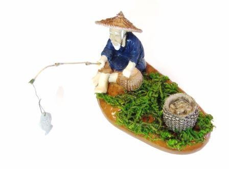 SOUVENIR ARTIGIANALE VECCHIO PESCATORE CINESE IN RESINA E CERAMICA;OLD CHINESE FISHERMAN