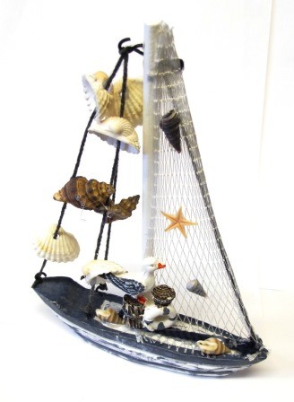 BARCA A VELA ARTIGIANALE IN LEGNO RESINA RETE E CONCHIGLIE 
