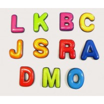 CALAMITA MAGNETE IN RESINA LETTERE ALFABETO INIZIALI