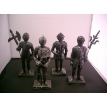 SOLDATO CAVALIERE MEDIEVALE SOLDATINI in Resina H:22cm NERO GRIGIO Varie Forme SY07252